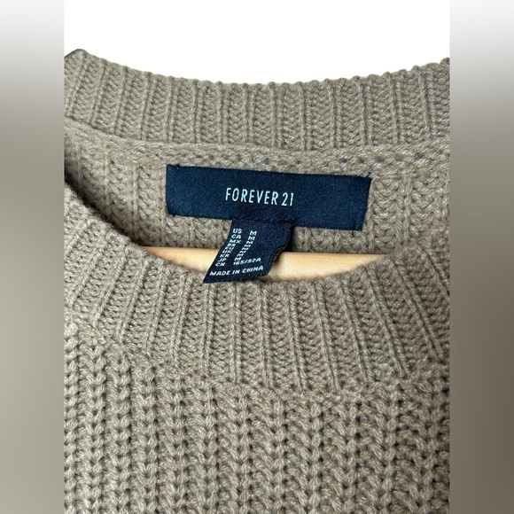 🩷Forever 21 women knit chunky sweater camel color size medium - Picture 3 of 5